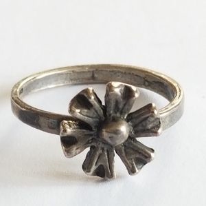 Flower ring silver tone metal daisy floral 5.5 5 1/2 garden jewelry